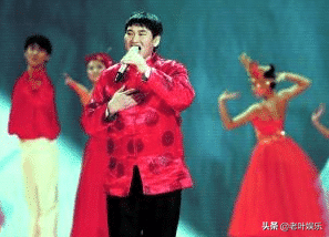 草根明星“大衣哥”忍讓9年，一次性討回，出手?jǐn)財(cái)啻迕褙?cái)路