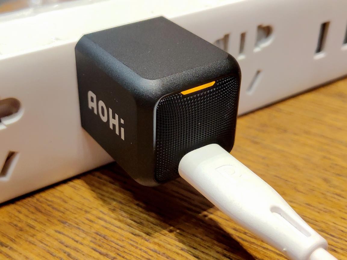 拇指般大小体积，AOHI Magcube 30W充电器上手体验