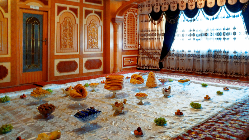 Travel Notes in Xinjiang: I was attending a Uzbek wedding, but I saw a luxury hotel in Kashgar