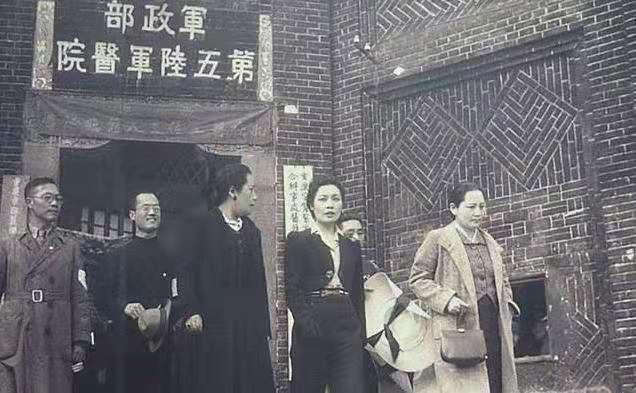 第二代宋氏三姐妹再续辉煌，成就虽不及姑姑，但人生同样精彩