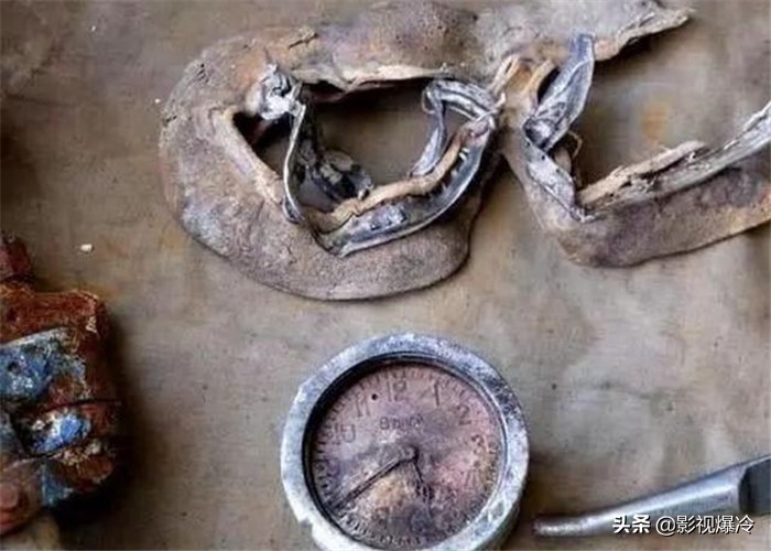 苏联飞行员已失踪77年，今“重见天日”，胸口却