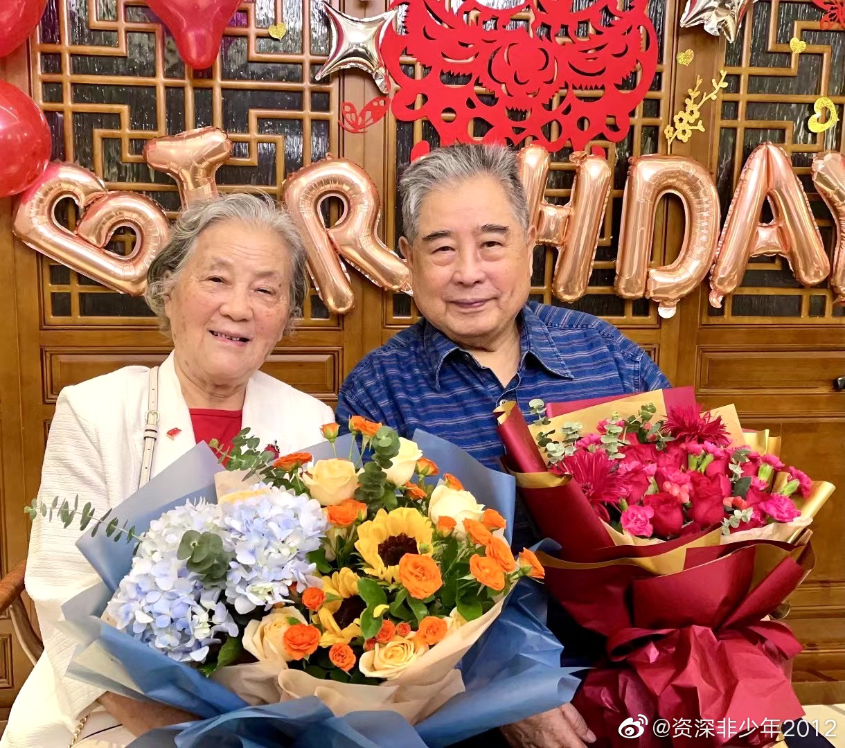 88岁电影艺术家张良生日照曝光，夫妻都80多岁，堪称“神仙眷侣”