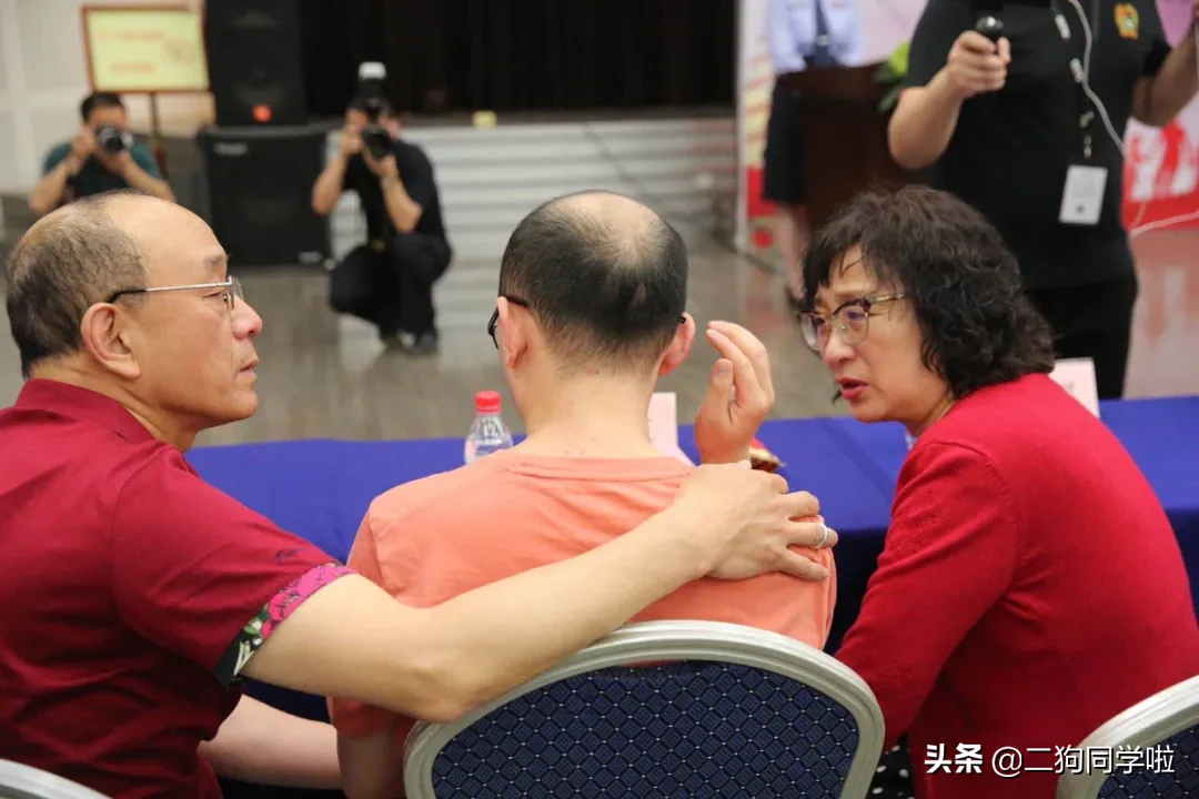 1分钟时间，2岁半孩子丢失32年，认亲现场让人泪