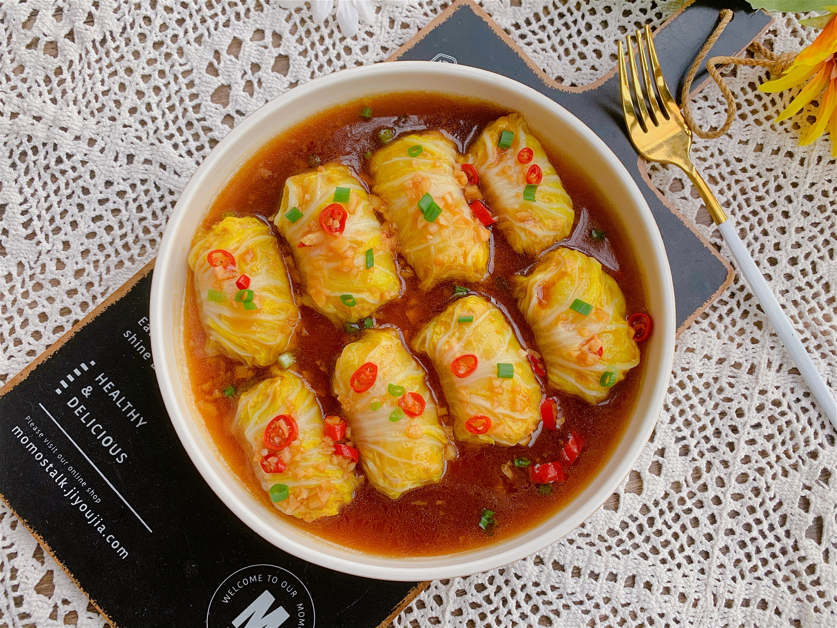 3月，不吃這菜真可惜，卷一卷蒸一蒸就搞定，熱量低還減肥