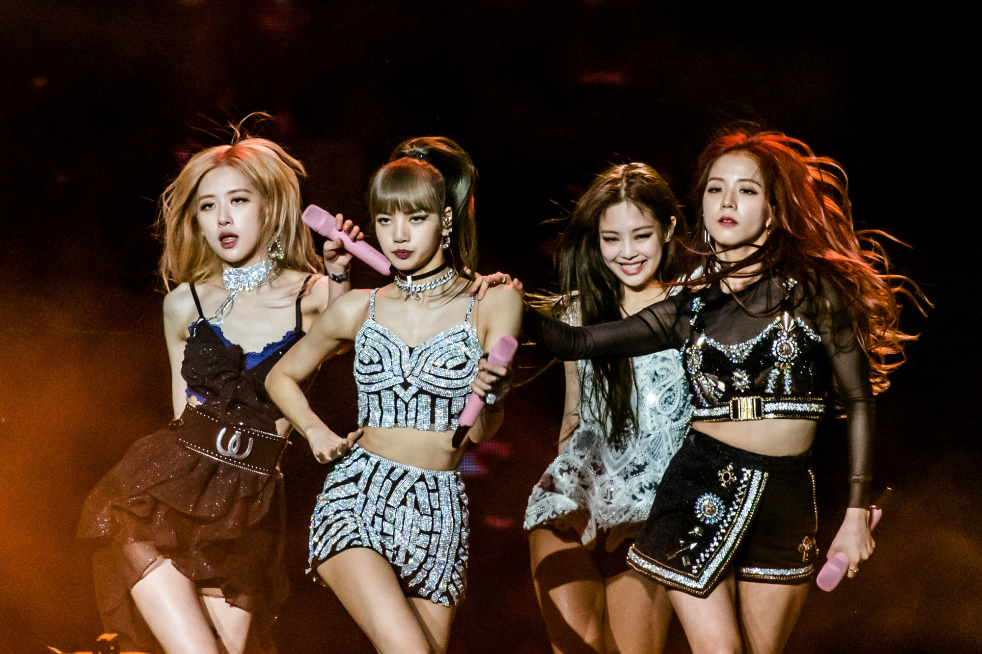 BLACKPINK将在今年实现四人四色，Rose和Lisa的单曲录制完成