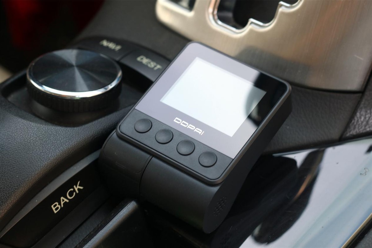 Z世代新手司机的第一台行车记录仪：盯盯拍Z40了解一下？