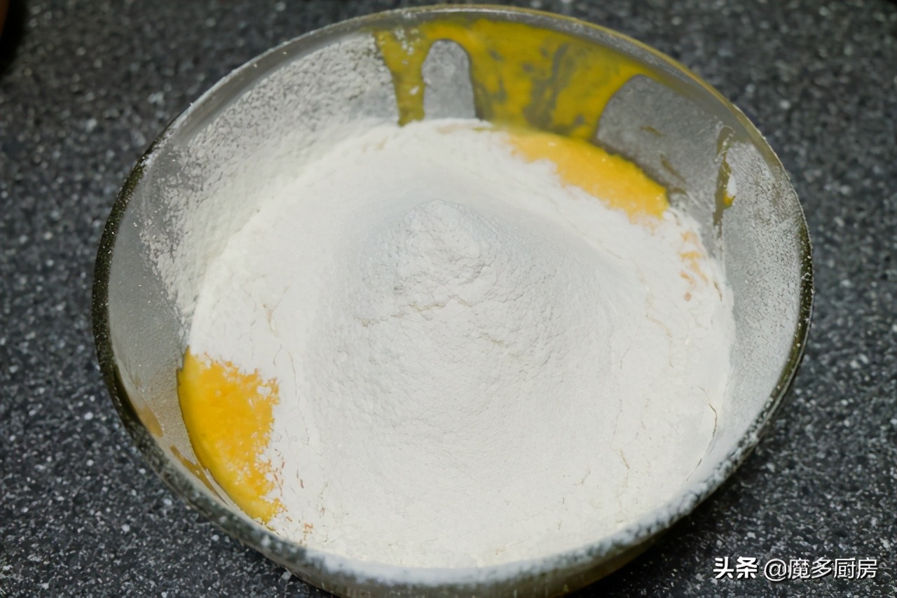 早餐蛋糕自己做，用料簡單做法更簡單，不用烤箱更輕鬆，香甜美味