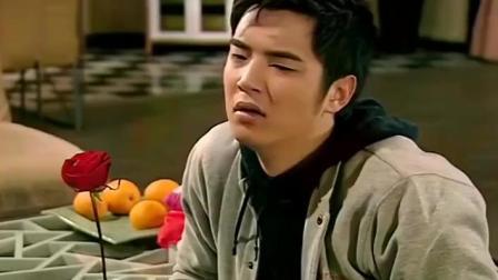 他因《爱情公寓》而出名，曾客串过《美国队长》，网传和李沁恋爱