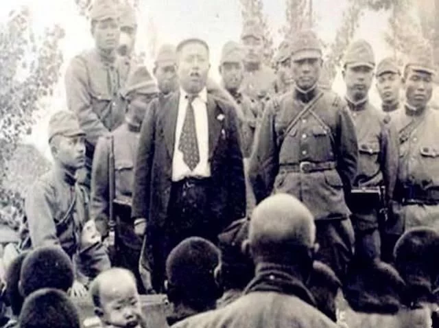 照片再现汉奸的丑陋嘴脸：图3穿短裤的女汉奸，图5是鬼子的胖翻译