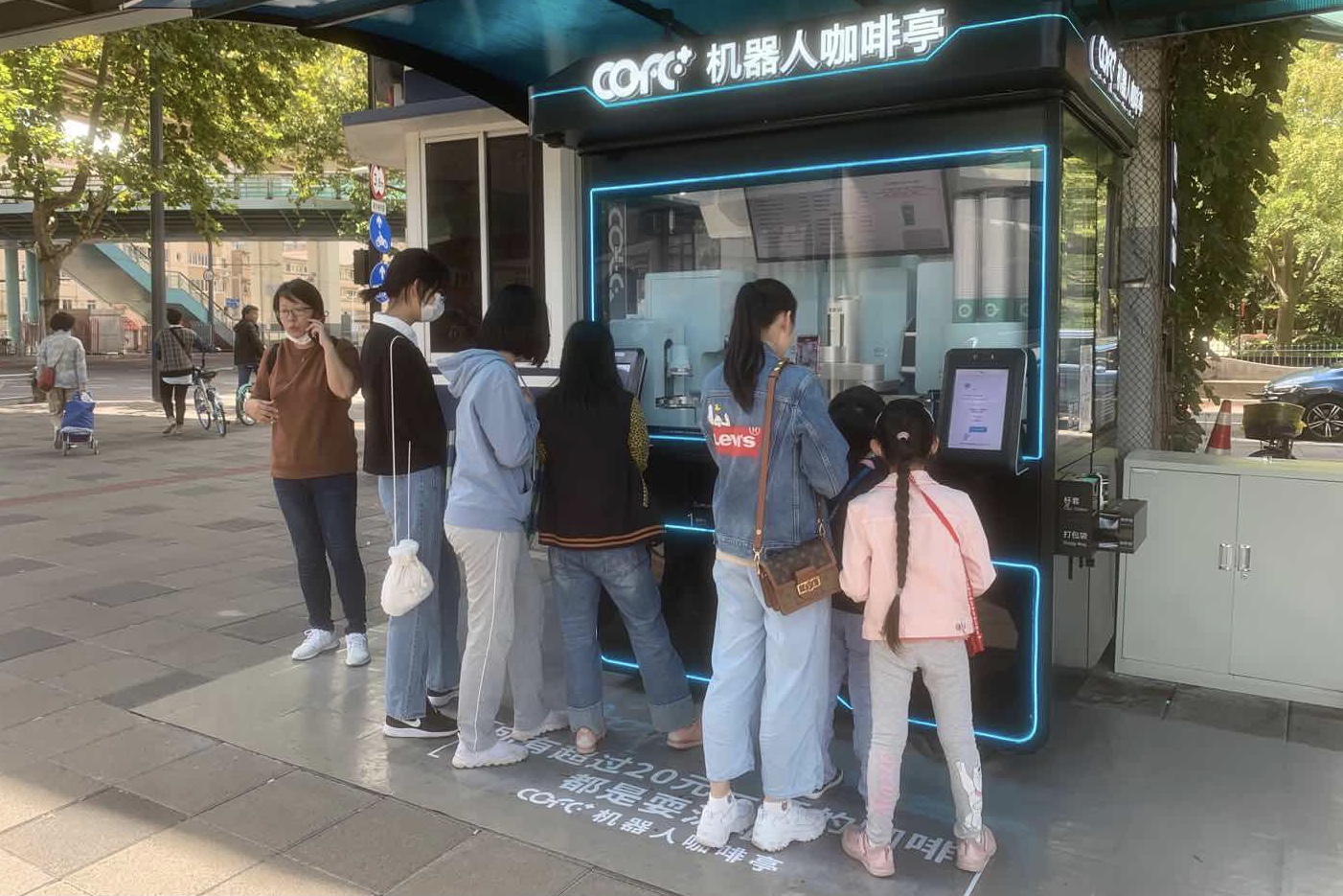 Starbucks temporarily closed many stores in New York, how far can intelligent coffee robots go? Starbucks temporarily closed many stores in New York, how far can intelligent coffee robots go?