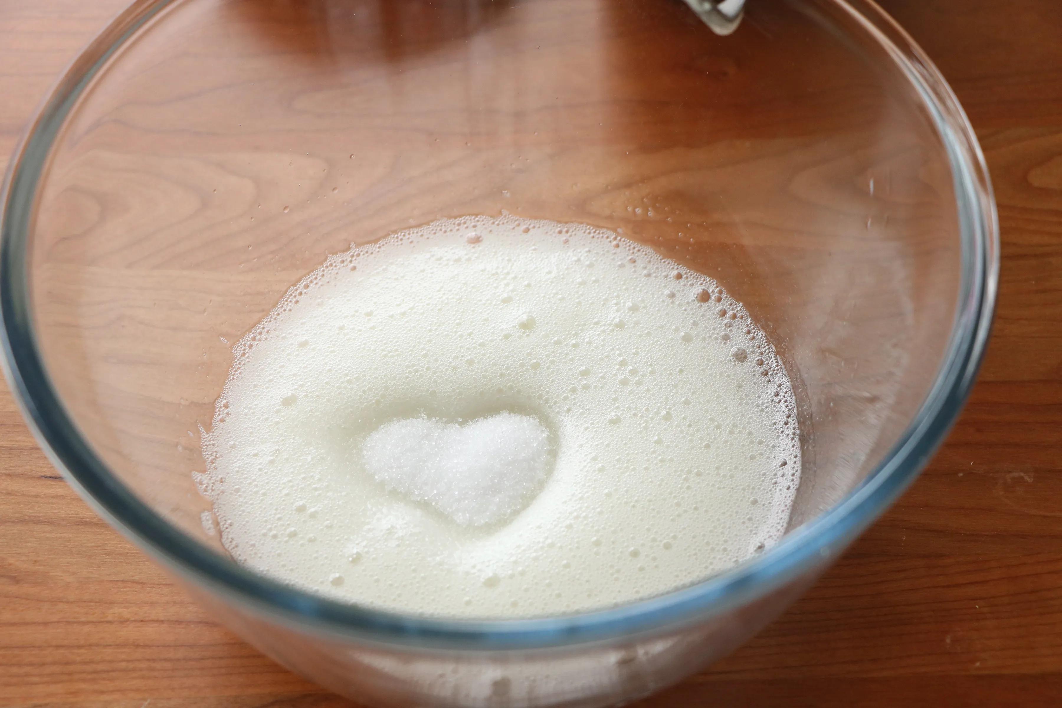 戚風紙杯蛋糕，不開裂不回縮，擠上入口即化的奶油，顏值高又好吃