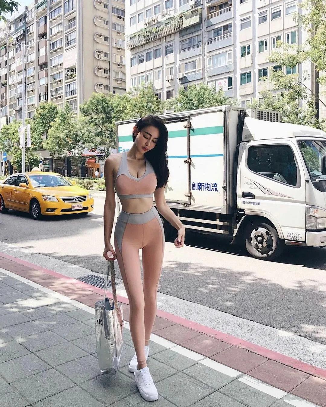 颜值高身材好ins美女小姐姐街拍大片图片