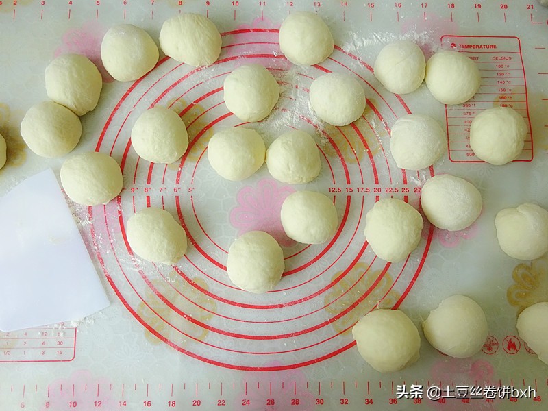 我家面包从来不买，用这个方法做，面包暄软醇香，久放不硬