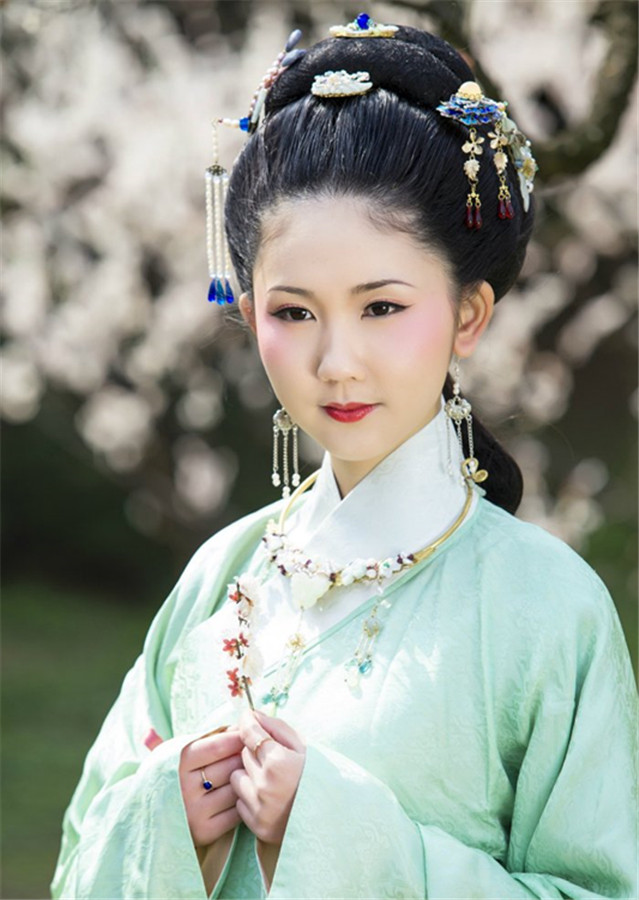 7首描写烛光的古诗词：红烛自怜无好计。夜寒空替人垂泪！-第6张图片-非凡网