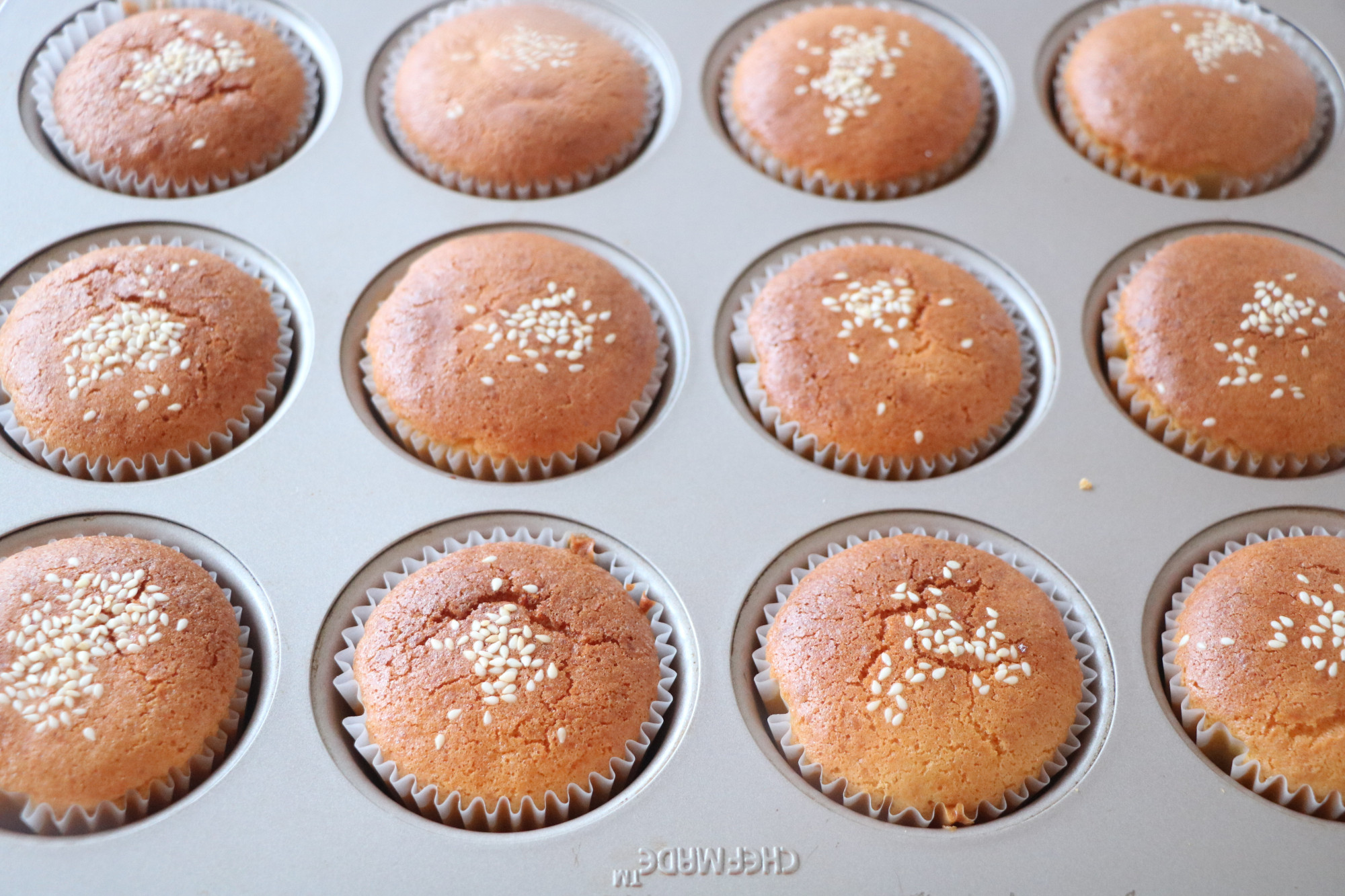 蜂蜜脆皮老式蛋糕，全都是兒時的味道，掌握技巧，在家做很簡單