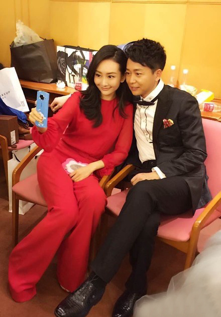 中年走红的刘奕君：曾在西影厂抄工资表，再婚又生一女