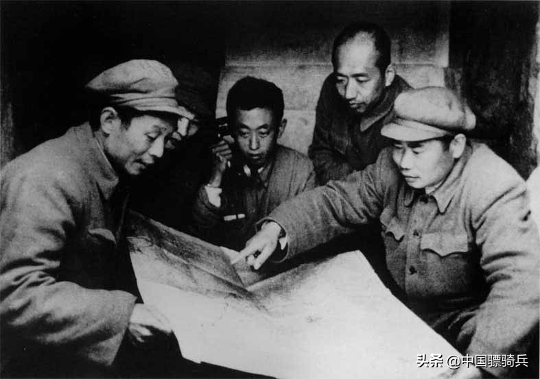 复仇之战，彭总用机枪加大炮暴虐横行西北“马家军”的青马