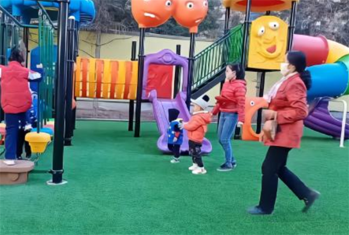 幼兒園放學延遲至6點，家長就有時間接送孩子？ 立馬又暴露新問題