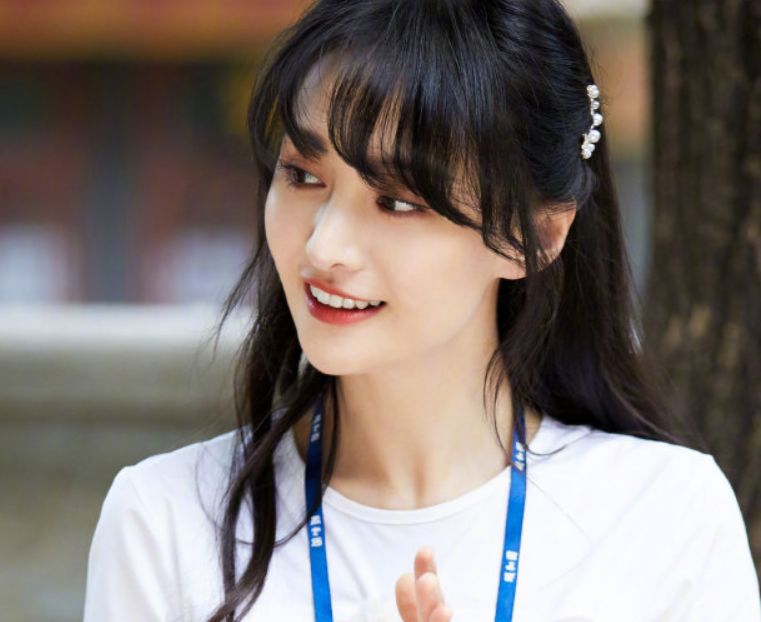 郑爽用过的水杯卖2500，知道原价后：是我不配拥