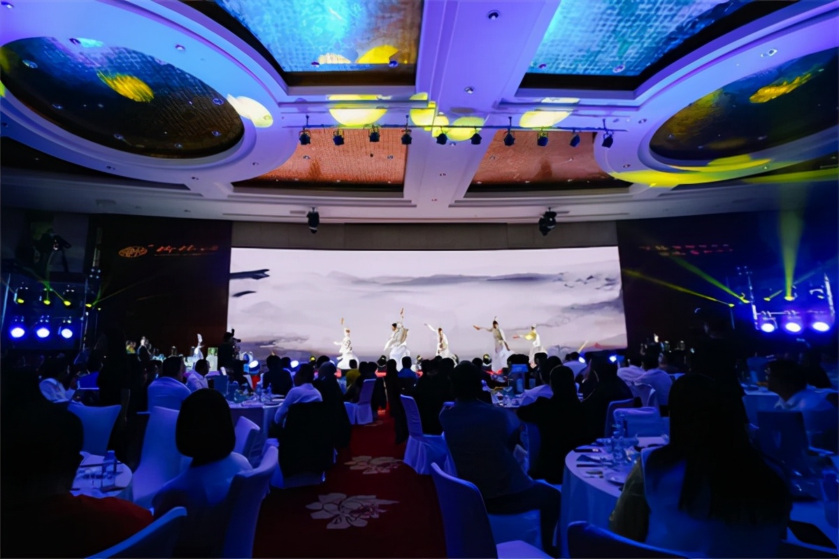 µ꿪ҵ ף־ƱƷӪʢҵ