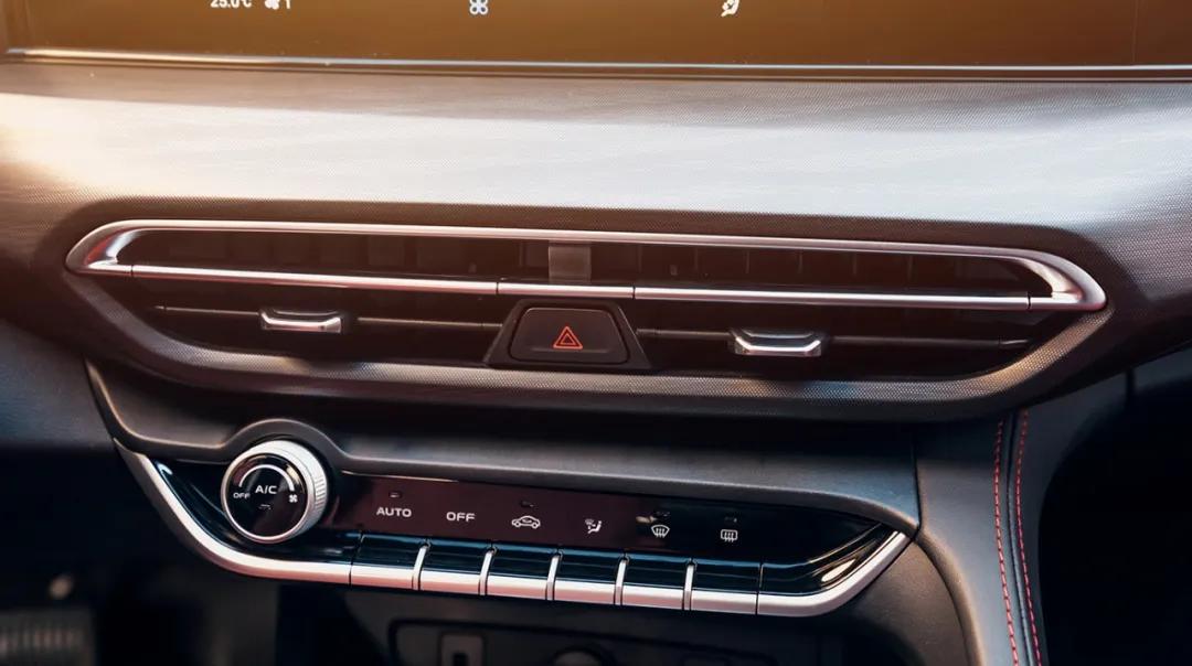 有料就是自信，逸动PLUS直播碰撞，拆掉四门都奈