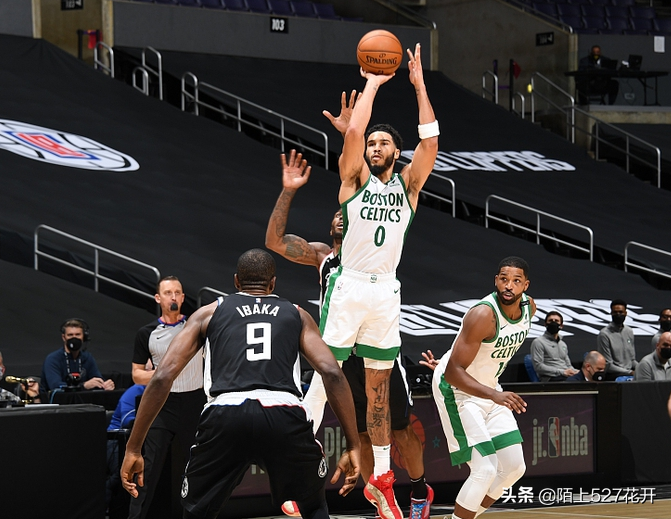 塔图姆表现完胜莱昂纳德！凯尔特人逆转快船，