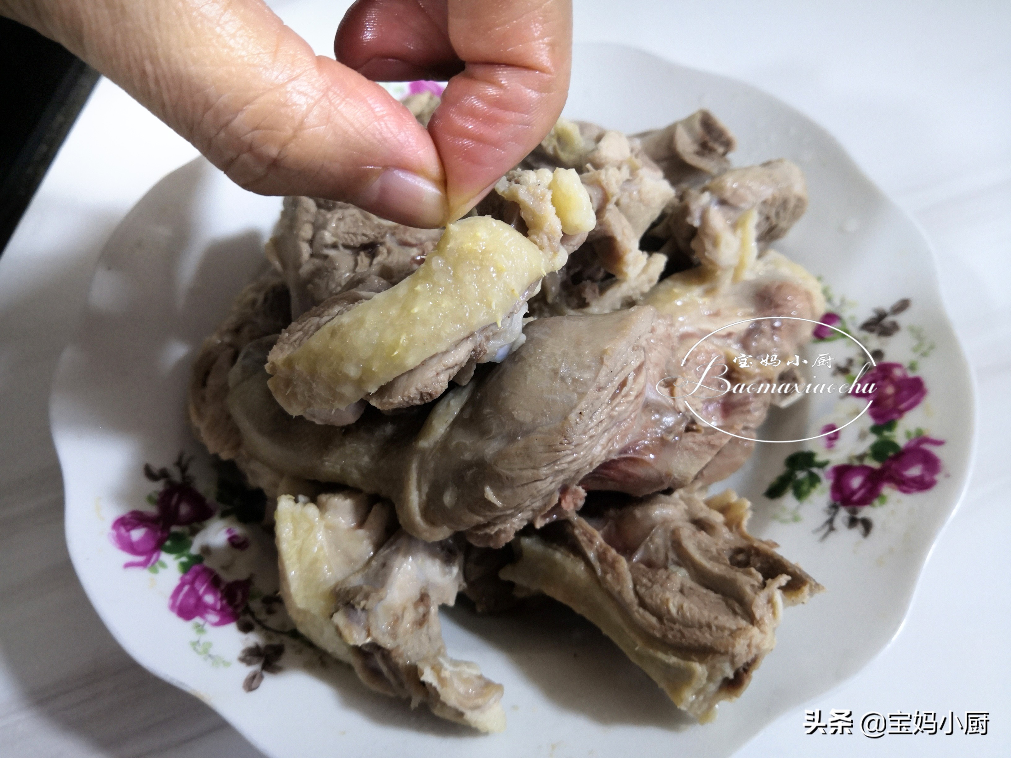 天熱多吃這肉好，用它燉湯不上火有食慾，比豬肉養人，比雞肉便宜