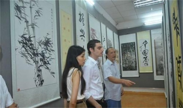 广东女孩李然：出国留学邂逅比利时王子，成为欧洲首位中国王妃