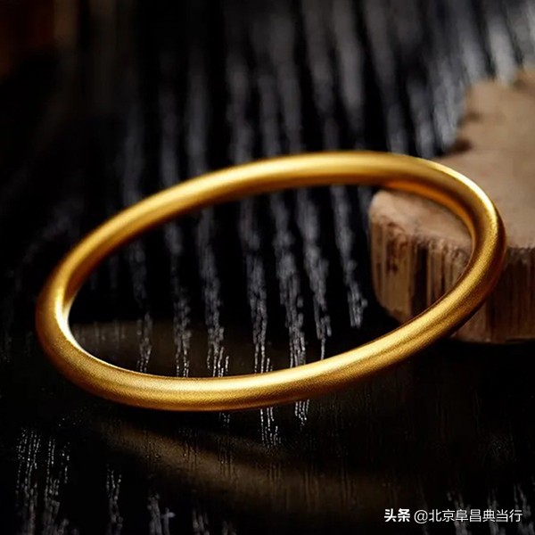 黄金首饰和金条，哪个典当价格更高？