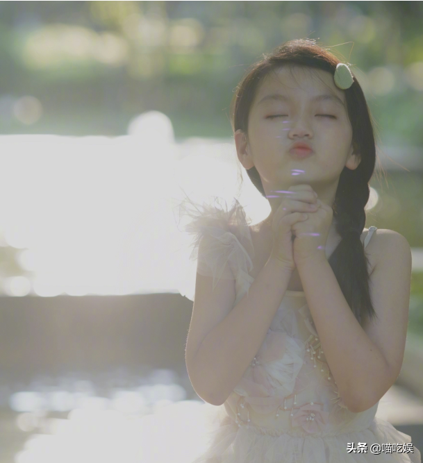 9岁阿拉蕾近照认不出，时隔3年骑董力脖子，你长大了，我也老了