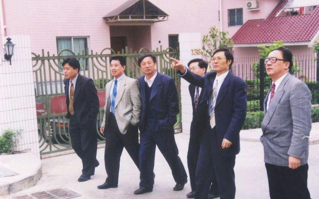 华为换帅，“烧钱”徐直军上任，曾被任正非吐槽：“浪费”一千亿