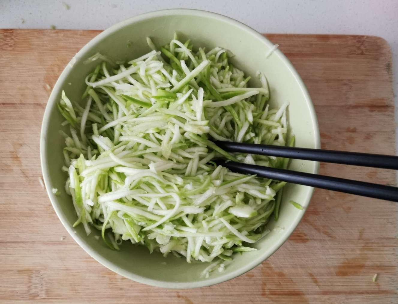 Don't children like to eat vegetables?  Let's make dumplings!  Two kinds of dumpling fillings, one meat and one vegetarian, suitable for babies after 1 year old