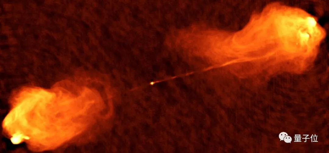 黑洞最新照片来了：只多了炫酷光纹，却让物理学家解开喷流大谜题
