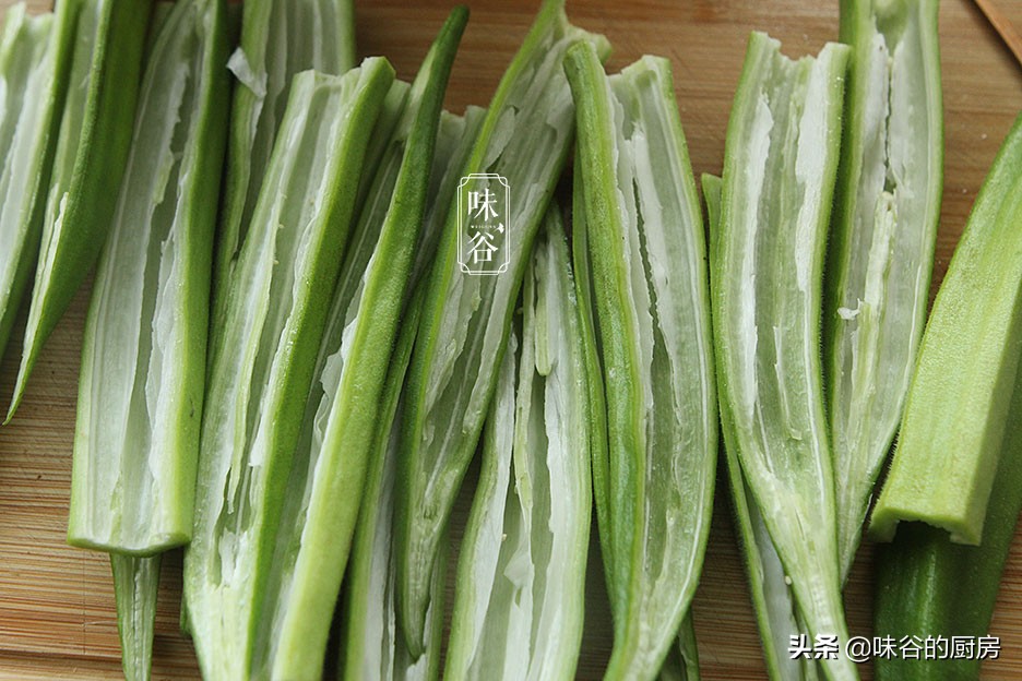 秋天吃秋葵正当时，这样做鲜嫩入味，好吃不腻，给大鱼大肉都不换