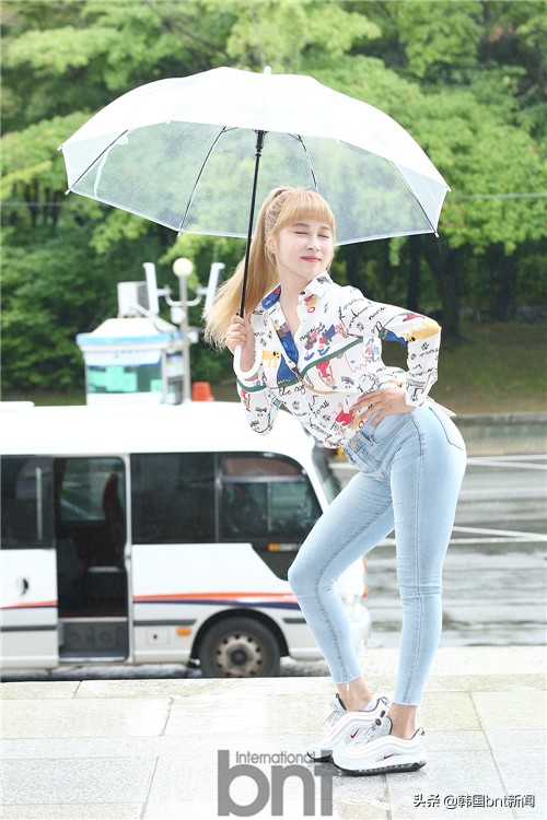 宇宙少女任多荣清新现身 KBS电台《郑恩地歌谣广