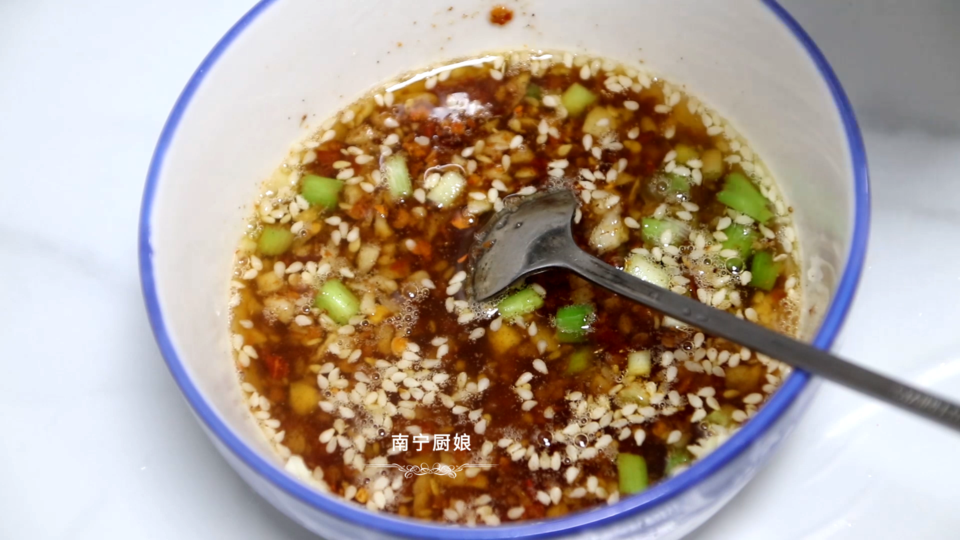 飯店涼拌腐竹做得好吃有竅門，學會這一招，鮮嫩爽口，不好吃都難