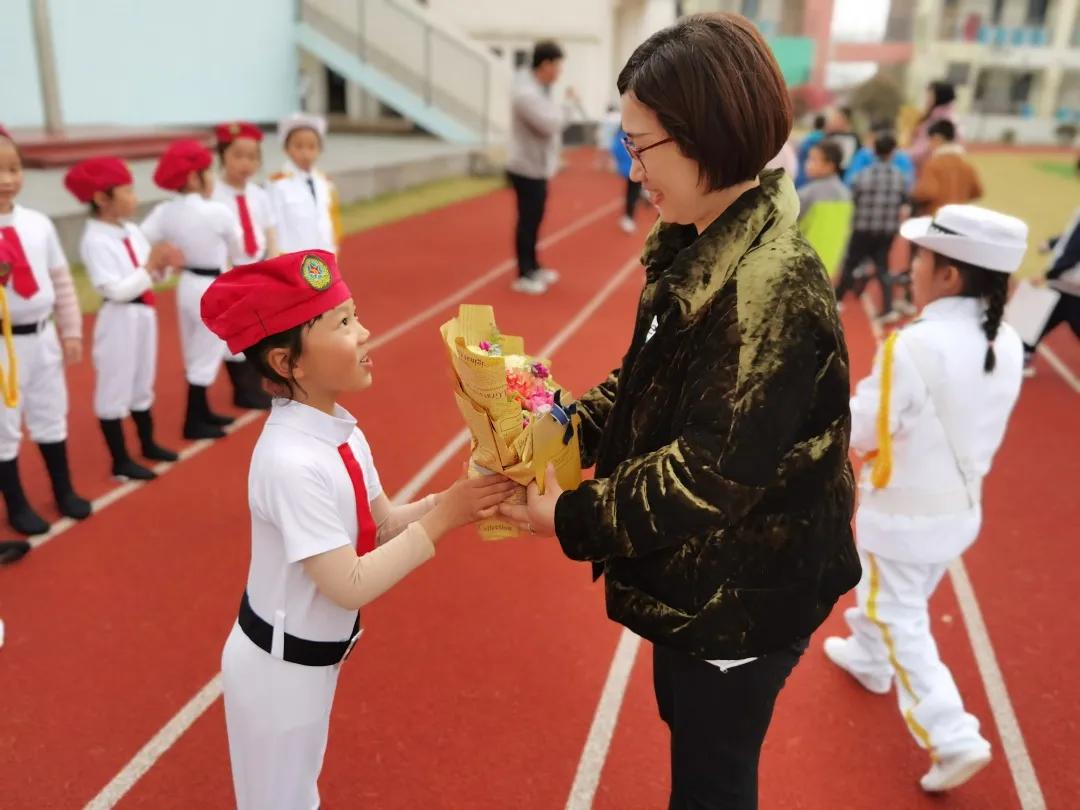 成都高新区朝阳小学“感恩生命”主题活动
