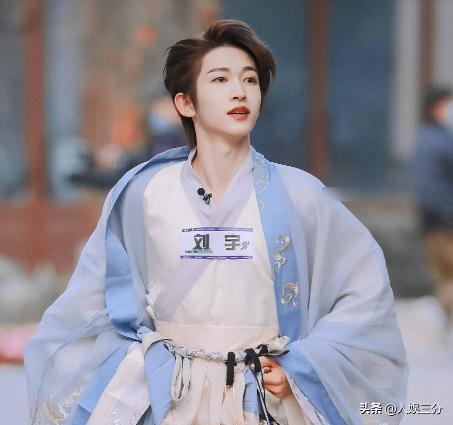 Achieve ancient costume of Cos of 4 student collective, liu Yu is reductive degree tall, I am encircled by modelling of Mi Kaguo king however pink