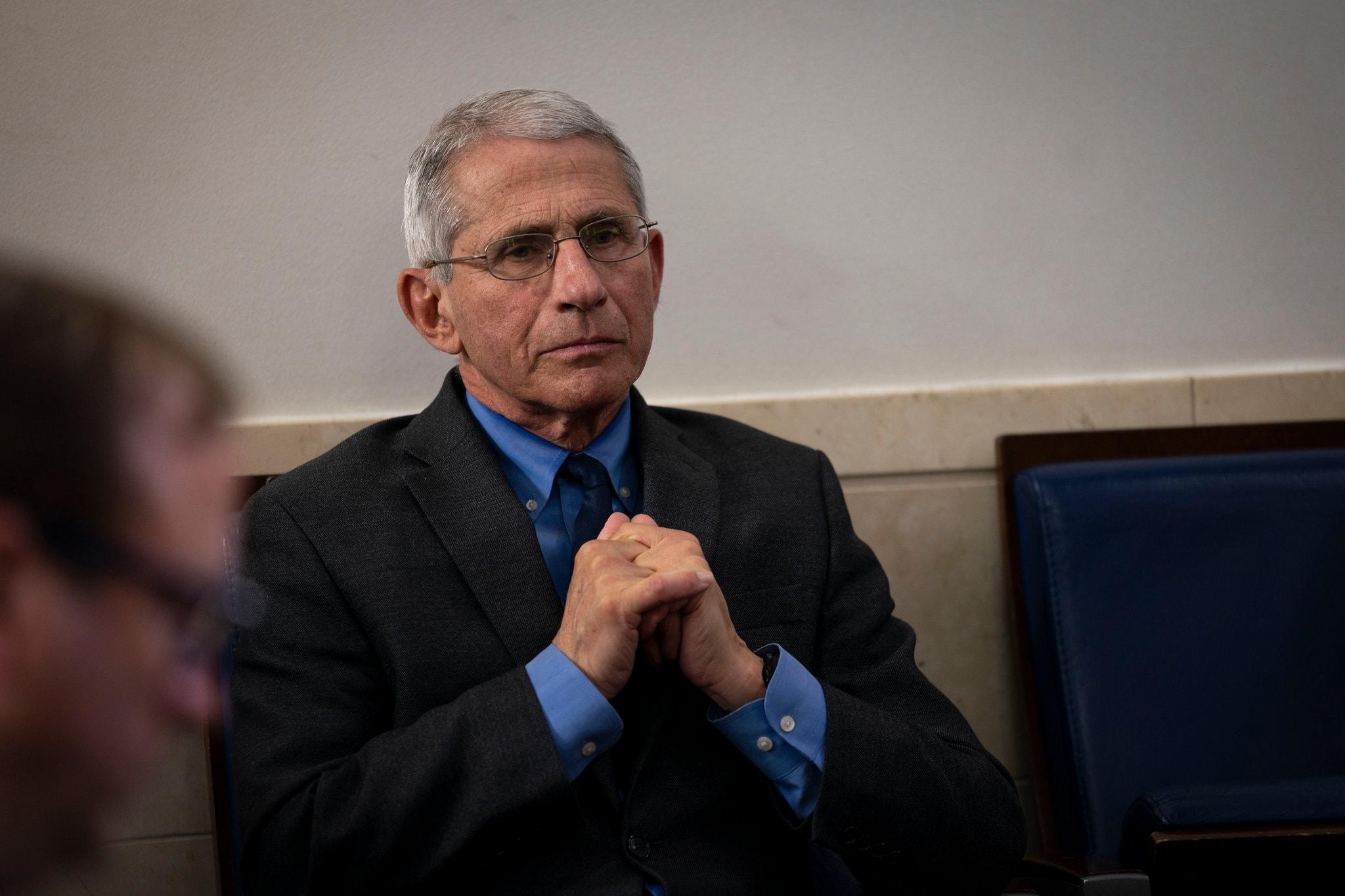 死亡超過52萬，美國疫情6個月內將結束？ 不料，福奇無奈說出實話