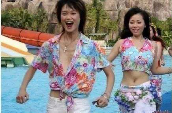 李宇春为什么叫“春哥”，看完照片就明白了：