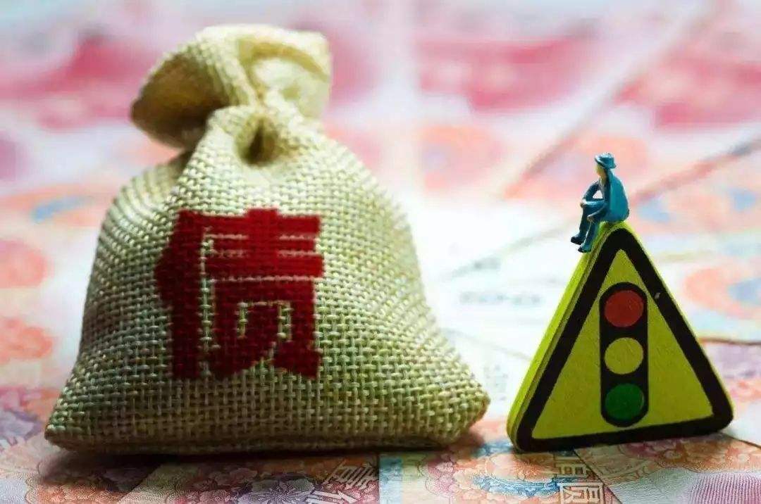 央行广义货币m2透露个秘密，市场上的钱多了很多