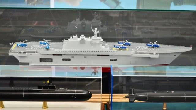 俄军罕见同时开工2艘直升机航母，30年前的设计