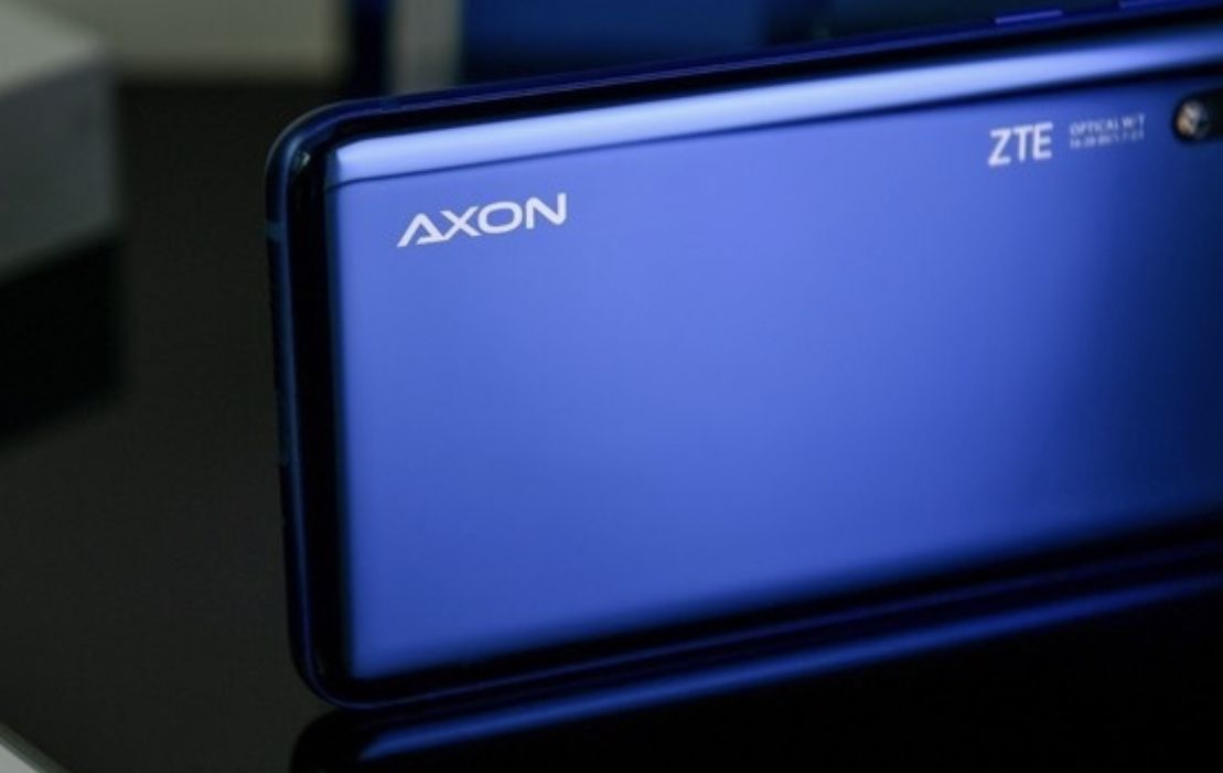 2198买zte中兴Axon20屏下摄像头手机上，贵么？
