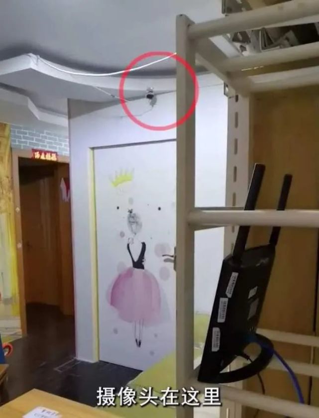 气愤！男房东在客厅装摄像头，女租客沟通三个月无果：他甚至会通过摄像头观察我们的表情