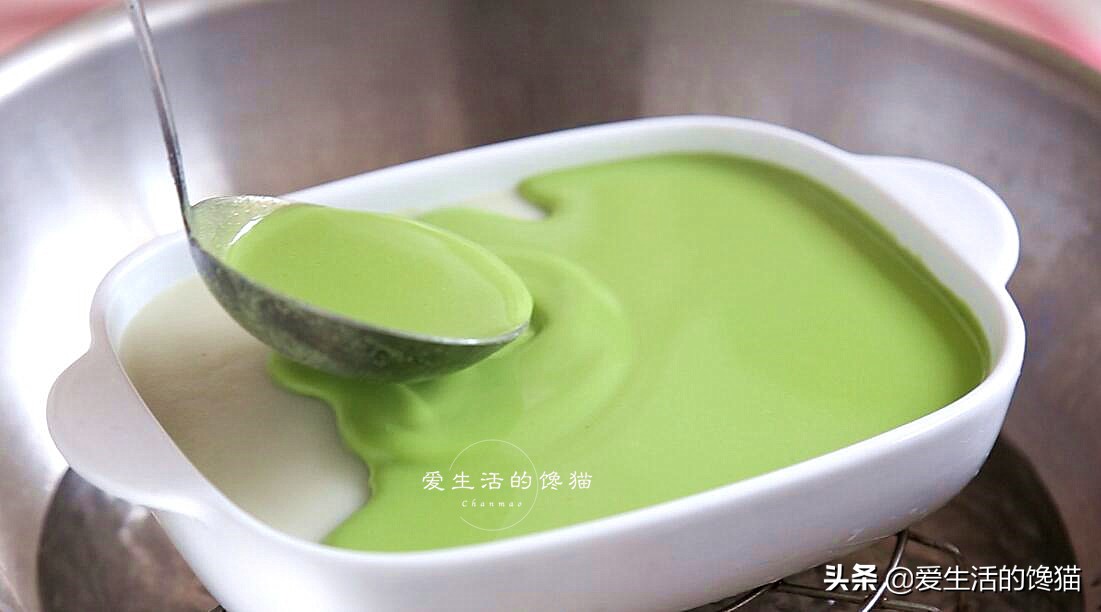 自制斑斓千层糕，Q弹爽口，颜色不发黄，秘诀在于这一步