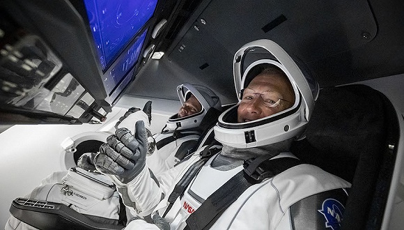 巅峰对决，中美俄现役载人飞船谁更强，私人公司SpaceX战胜两国？
