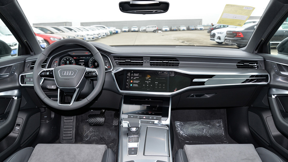 40-60萬買豪華轎車？沃爾沃S90配置多/奧迪A6L動力強