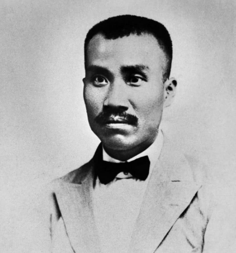 她21岁嫁给朱德，却只做了五年夫妻，婚姻破碎后