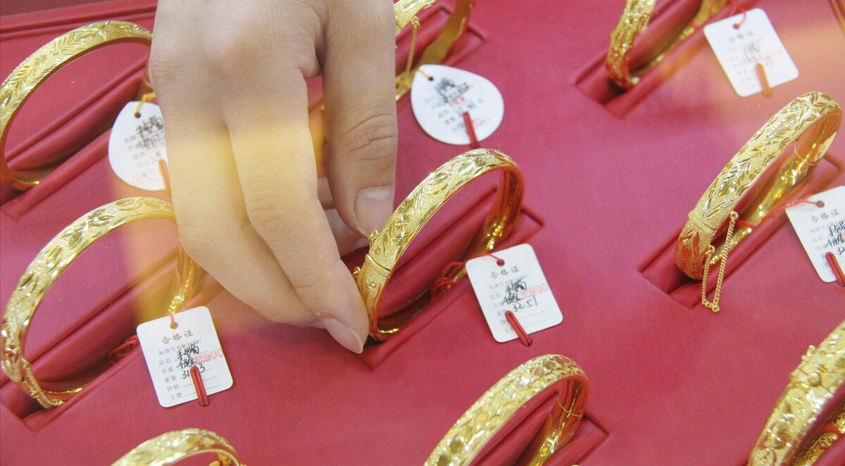 中国黄金金价暴跌，2021年9月01日中国黄金品牌黄金最新金价表