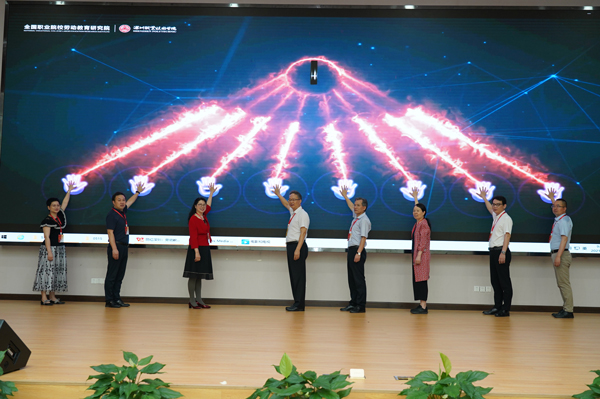 第一届全国职业院校学生劳动素养风采展示活动启动仪式在深举行